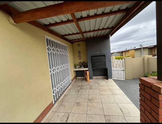 3 BEDROOM TOWNHOUSE FOR SALE IN WATERVAL EAST
